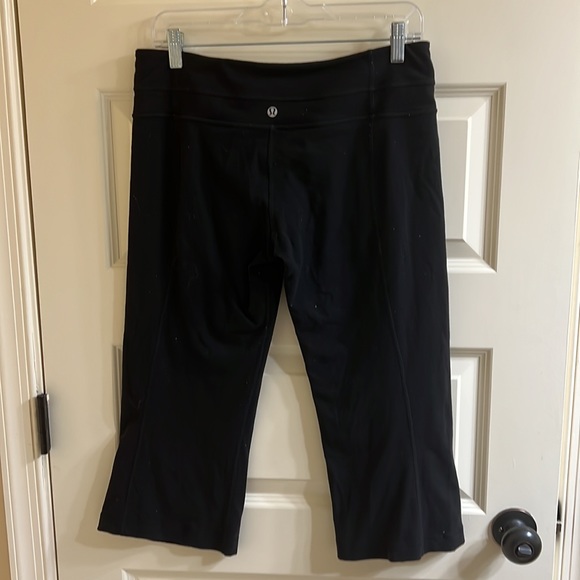 GUC Lululemon Black Groove Crop Pants- Size 10 - Picture 9 of 10